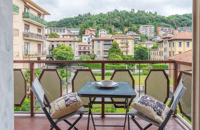 Lovely & Quiet Apartment - with Balcony