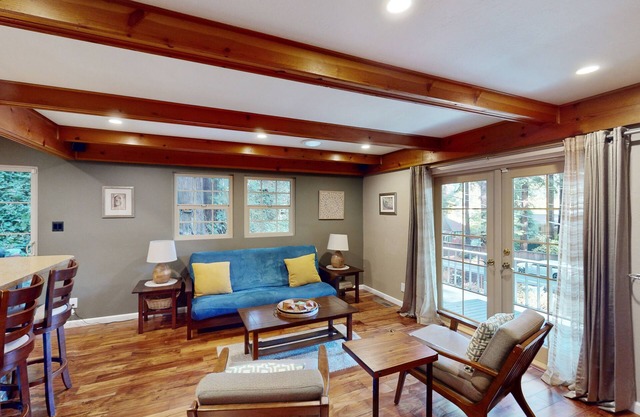Lovely Redwood Retreat w/ Hot Tub & Wraparound Deck