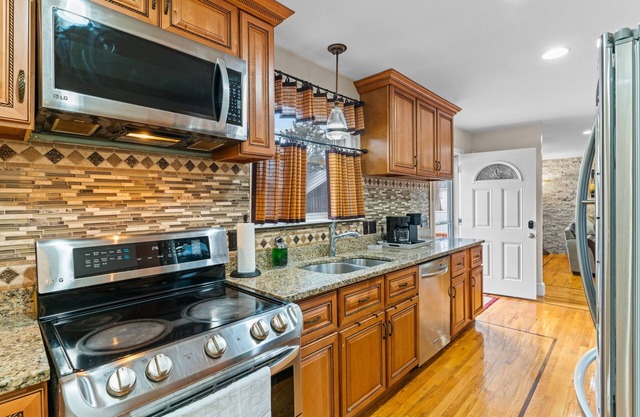 Lovely remodeled Home close to beach!