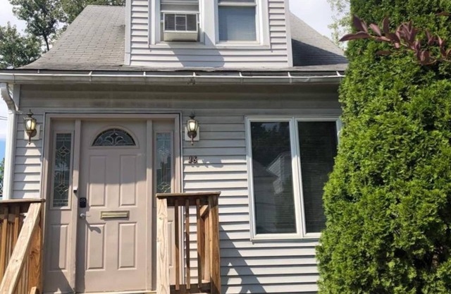 LOVELY RENOVATED 2 BEDROOM HOME WITH FREE PARKING