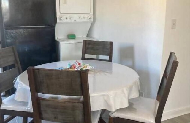 Lovely rental within minutes from downtown. Unit B