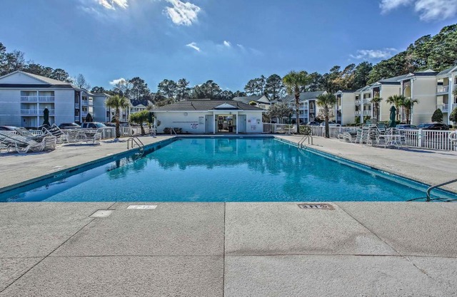 Lovely River Oaks Condo with Resort Amenities!