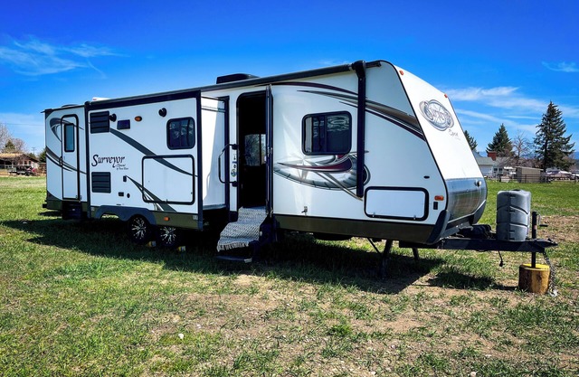 Lovely RV with AC in charming Stevensville