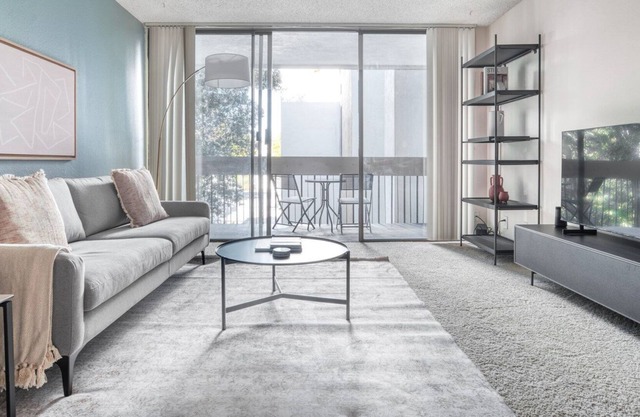 Lovely San Mateo 1BR w/ W/D, BBQ & Pool, nr Caltrain, by Blueground