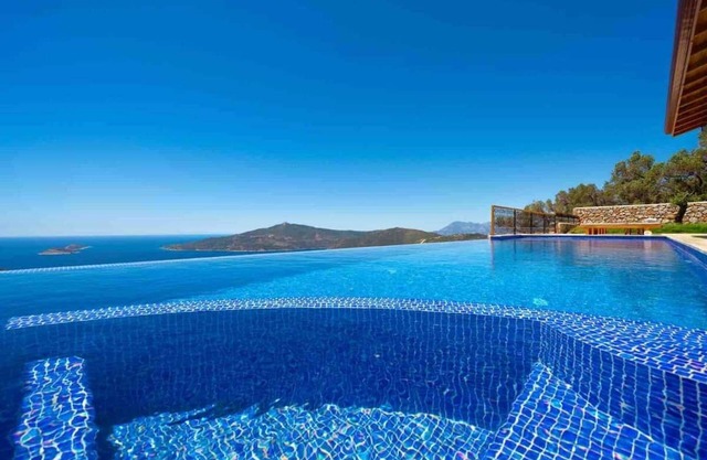 Lovely sea view villa for 6 p.
