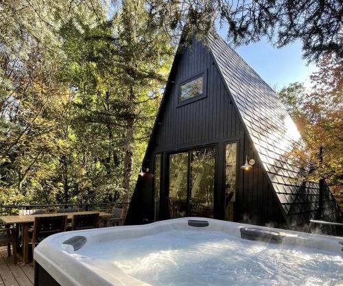 Lovely Secluded A-frame with Hot-tub in Sundance, Utah
