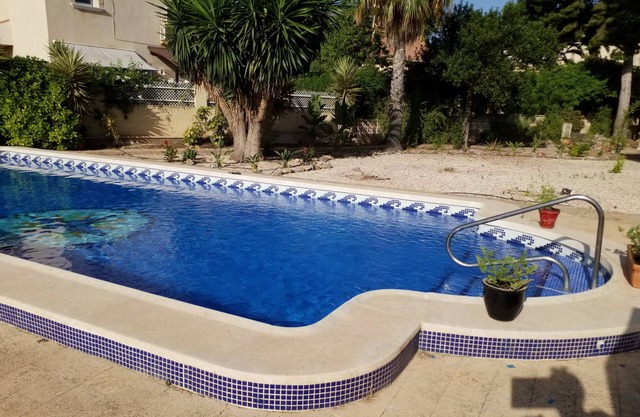 Lovely Six bed villa with large private garden, and pool., in El Carmoli, Murcia