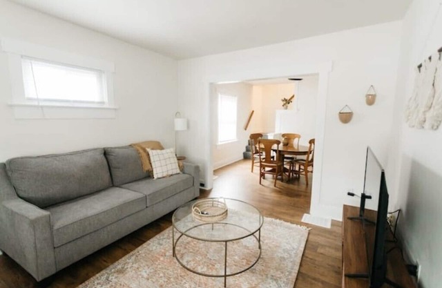 Lovely/Spacious 1 Bedroom House - Central Location