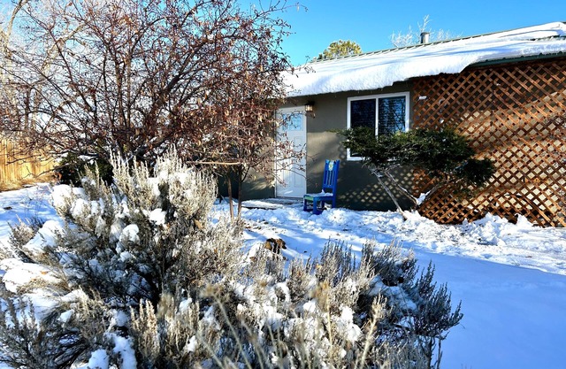 Lovely, spacious Taos house. Ideally located, fully furnished.