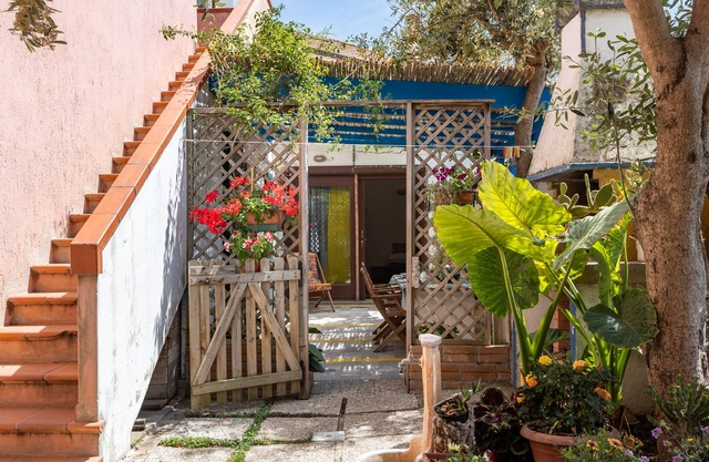 Lovely studio apartment 200mt from the sea