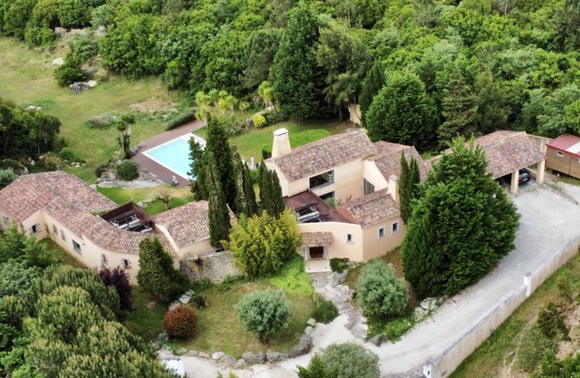 Lovely studio in an exclusive Villa surrounded by nature close to the Seaside
