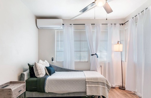 Lovely Studio (Unit B) 2.9 mil to Kaiser Permanente Unit B