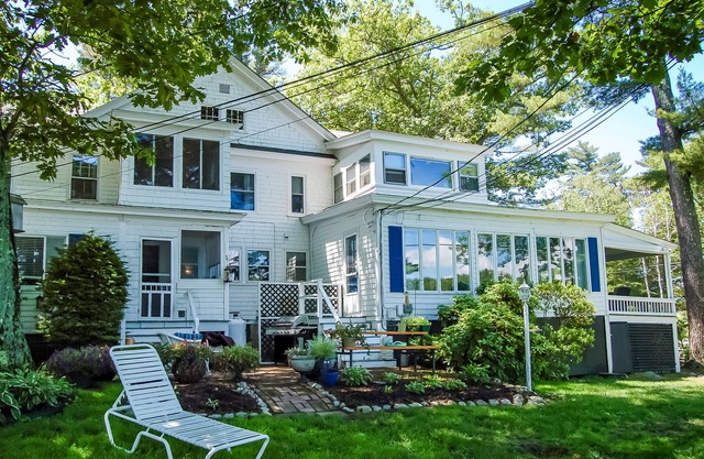 Lovely studio within lakefront lodge w/ fast WiFi, & kitchenette