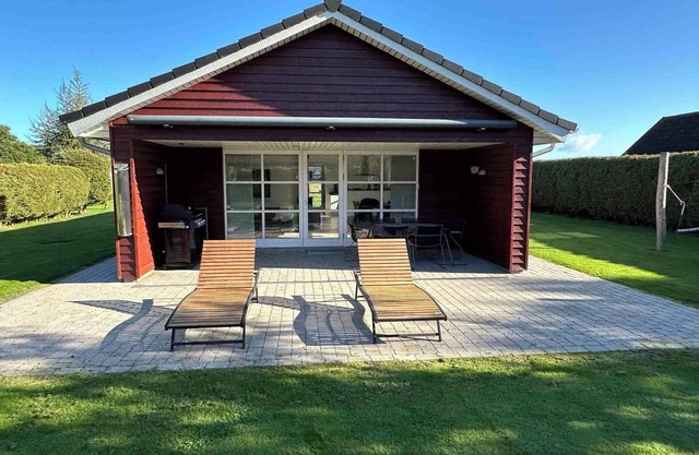 Lovely summer house with sea view