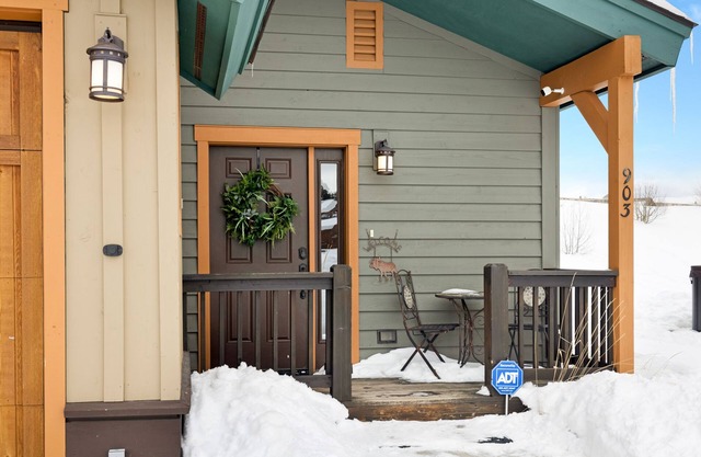 Lovely Tabernash mountain home! PRIVATE hot tub, air hockey + shuffle board
