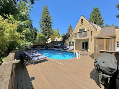 Lovely Tudor Home With Pool & Spa Near Russian River