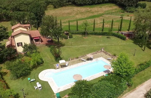 Ein großes Ferienhaus mit Pool in der Toskana an der Grenze zu Umbrien