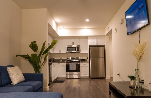Lovely unit + FREE PARKING & WiFi