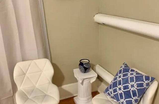 Lovely Upstairs 3 Bedroom Apartment