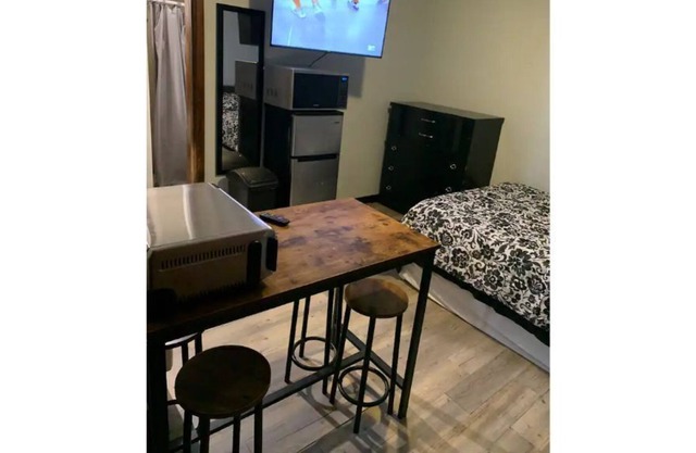 Lovely one bedroom efficiency apartment 4