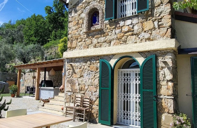 Ferienhaus mit wunderschöne Aussicht,Schwimmbad,Außenküche/Pizzaofen, wlan