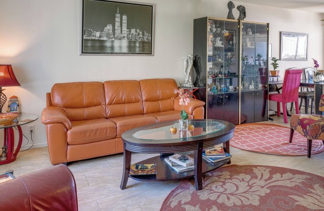 Lovely Ventura Home: Prime Location & Pool Access!