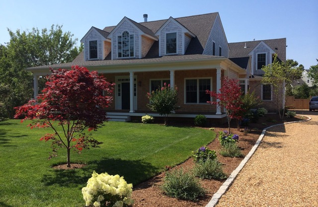 Lovely Vineyard home w/4 master suites & heated pool - 5 min from the beach!
