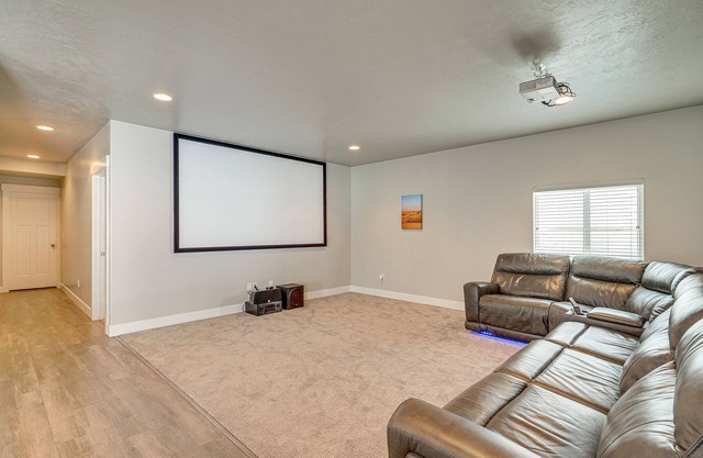 Lovely Walk-Out Apt w/ Movie Screen: 20 Mi to SLC!