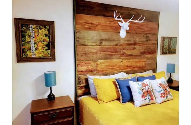 Lovely waterfront condo, at a Nat'l Park entrance
