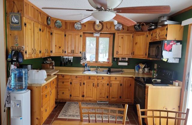Lovely Waterfront Cottage on Lake St. Catherine
