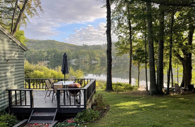 Lovely Waterfront Cottage, Dog friendly, 4 miles from Town and Ocean