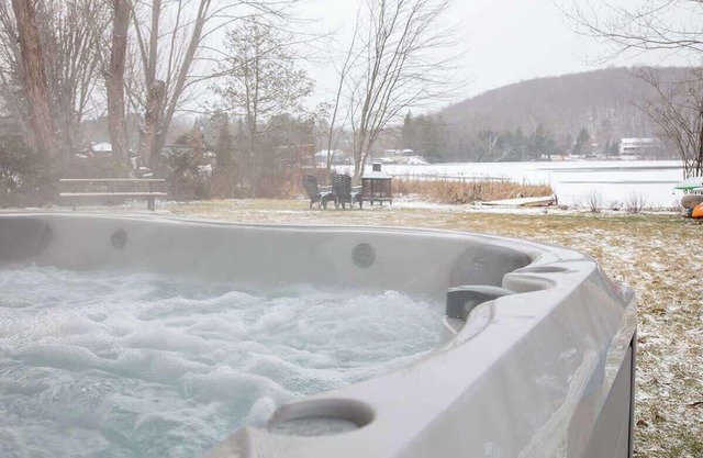 Lovering Lakefront - Spa - Monarque