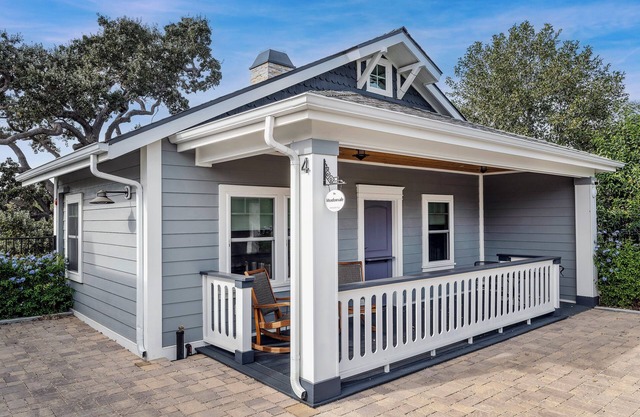 Lovers Getaway: Luxe Studio Romance Wine Gastro L2EV Sleeps 4, Unit 4 Meadowvale