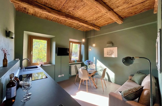 LoVi House, App. Olive. Accommodation surrounded by greenery perfect for a family.