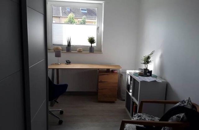 Lovingly renovated shared apartment: Room 2