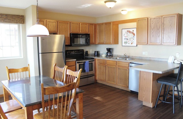 Lower, beach view 2 bedroom @ Wild Eagle Lodge