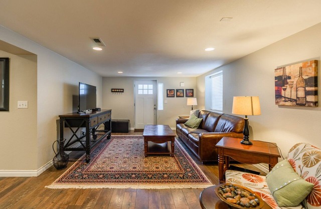 Lower Level Historic Gold Coast "Q" house