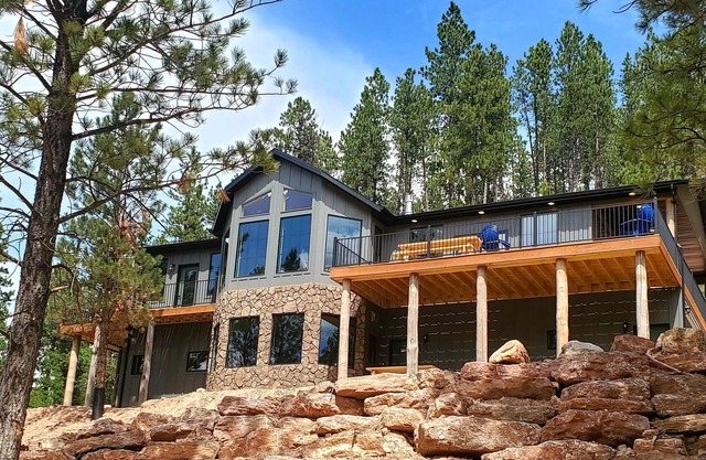 Lower Level of Mountain Home 10 minutes from Downtown Spearfish