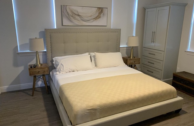 Lower Level Upscale Midtown Apartment! .