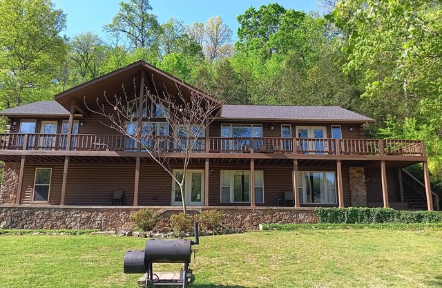 WHITE RIVER TROUT FISHING PARADISE MIT PRIVAT ÜBERDACHTEM BOOTSDOCK!