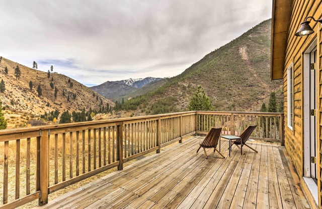Lowman Outdoor Retreat: Walk to Hot Springs!