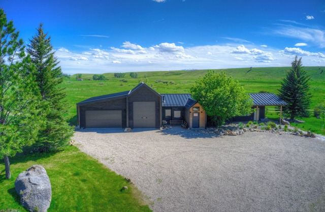LP Guest Cottage - Ennis, MT
