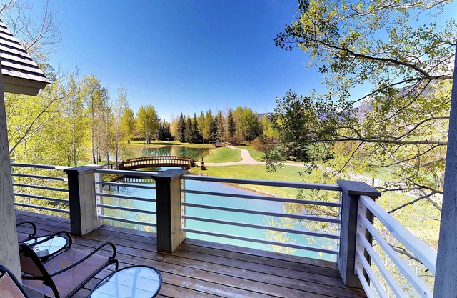VOLLSTÄNDIGE VORTEILE FÜR TETON PINES CLUB-MITGLIEDER in dieser luxuriösen Westbank-Eigentumswohnung!
