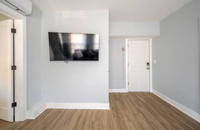 Lrg 2 Bedroom apart in BlackRock