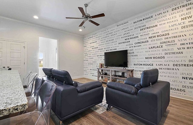 LSU 2 BR | Pet Friendly|Pool| Fitness| Sleep 4