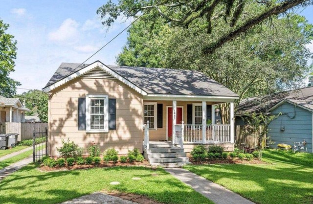 LSU Garden District Bungalow—The perfect house to relax with the whole family