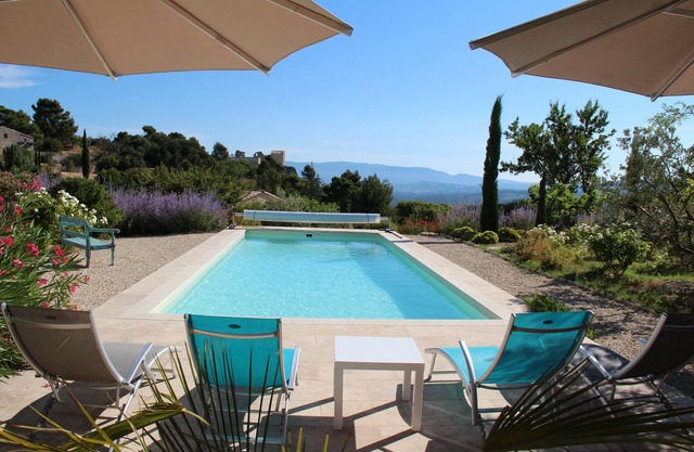 Reizende Villa im Luberon, schön eingerichtet, Blick auf schloss u. Tal