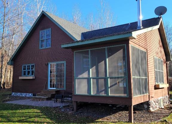 Luck Charlie Lodge home