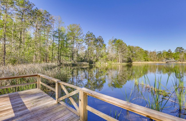 'Lucky 8 Lake House' in Bainbridge w/ Private Dock