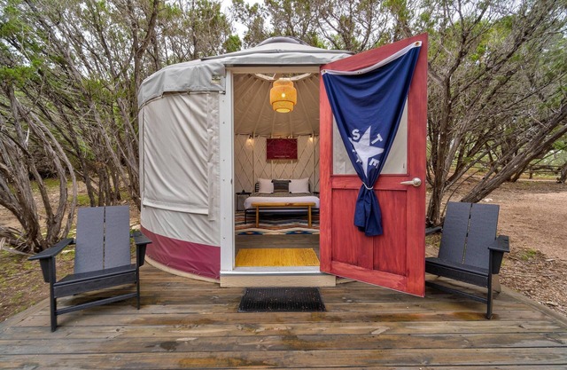 Lucky Arrow Retreat: Jurten